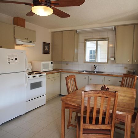 Whale'S Tail Guest Suites Ucluelet Δωμάτιο φωτογραφία